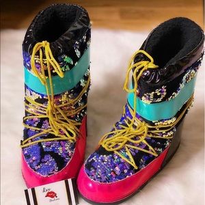 Stylish winter boots (wool) inside